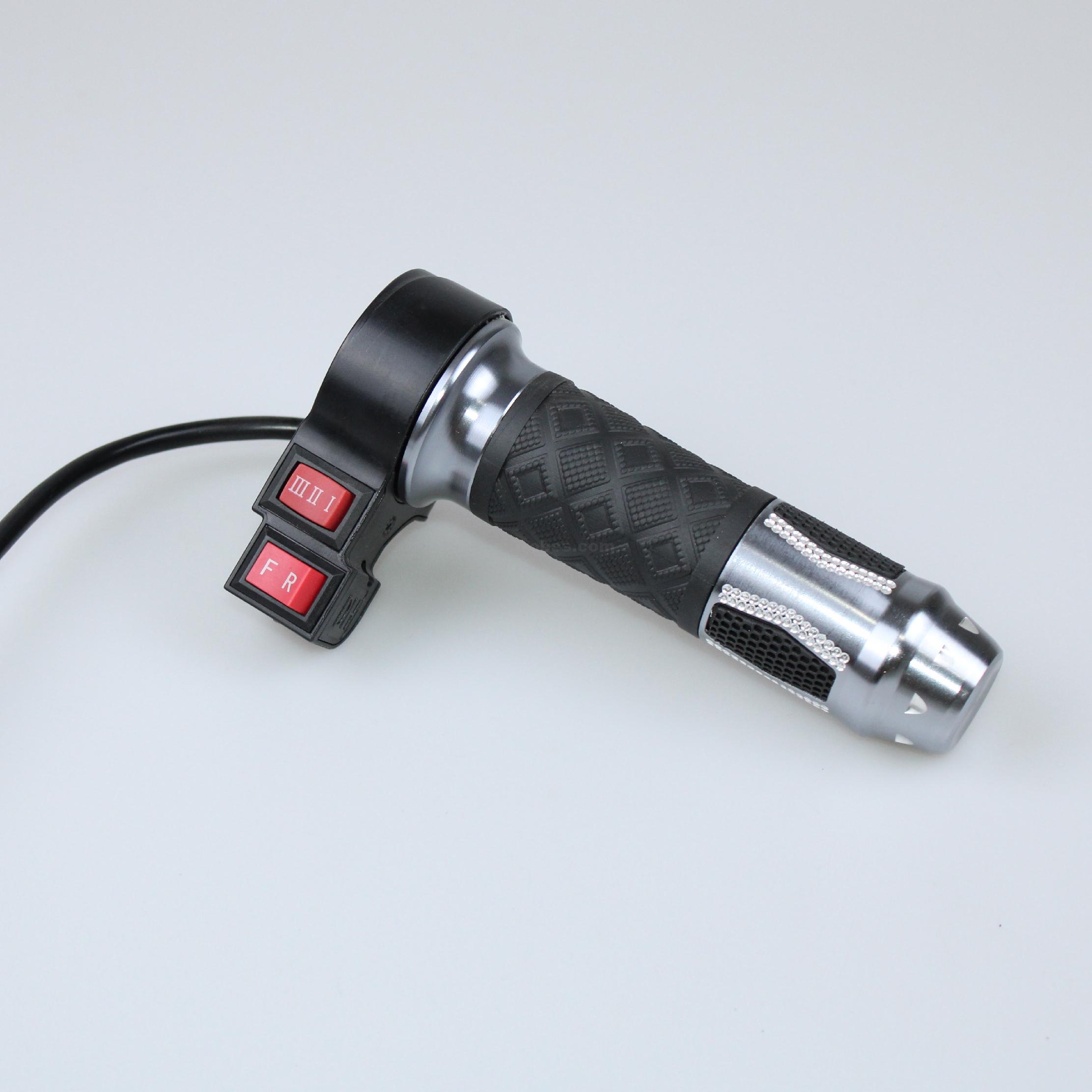 Throttle-handle-bar-with-switches-in-metallic-throttle-for-electric-bike-e-bike-at-best-price-in-Pakistan-3.jpg Electric Bicycle Throttle Handle Switched E-Bike with 2 Switches - Image 4