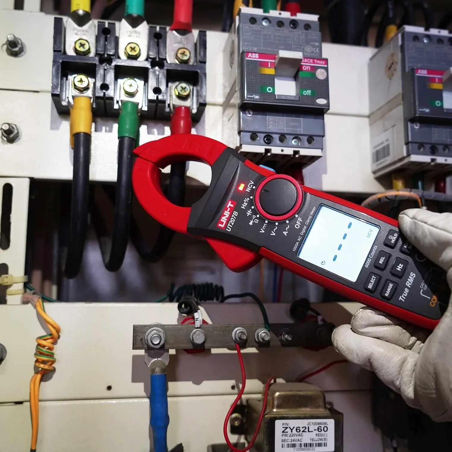 uni-t-ut202-digital-clamp-meter-ac-current-ammeter-multimeter-at-best-price-in-pakistan-5.jpg UNI-T UT207B Digital Clamp Meter AC Current Ammeter Multimeter - Image 7
